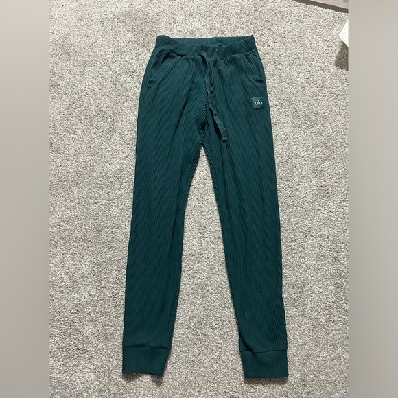 Alo Yoga
Muse Sweatpant - Midnight Green - Picture 4 of 6